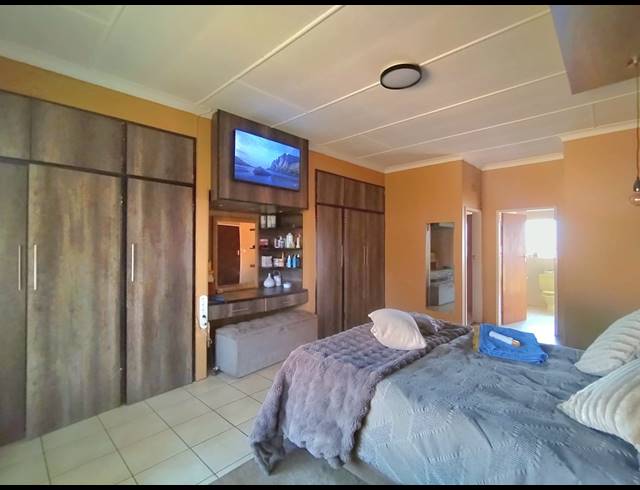 6 BEDROOM HOUSE FOR SALE IN BRAKPAN CENTRAL